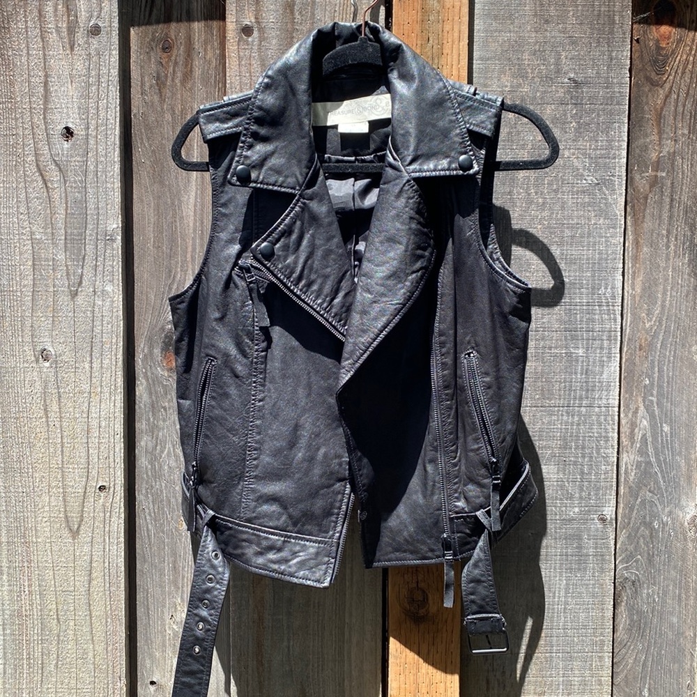TREASURE & BOND LEATHER VEST.